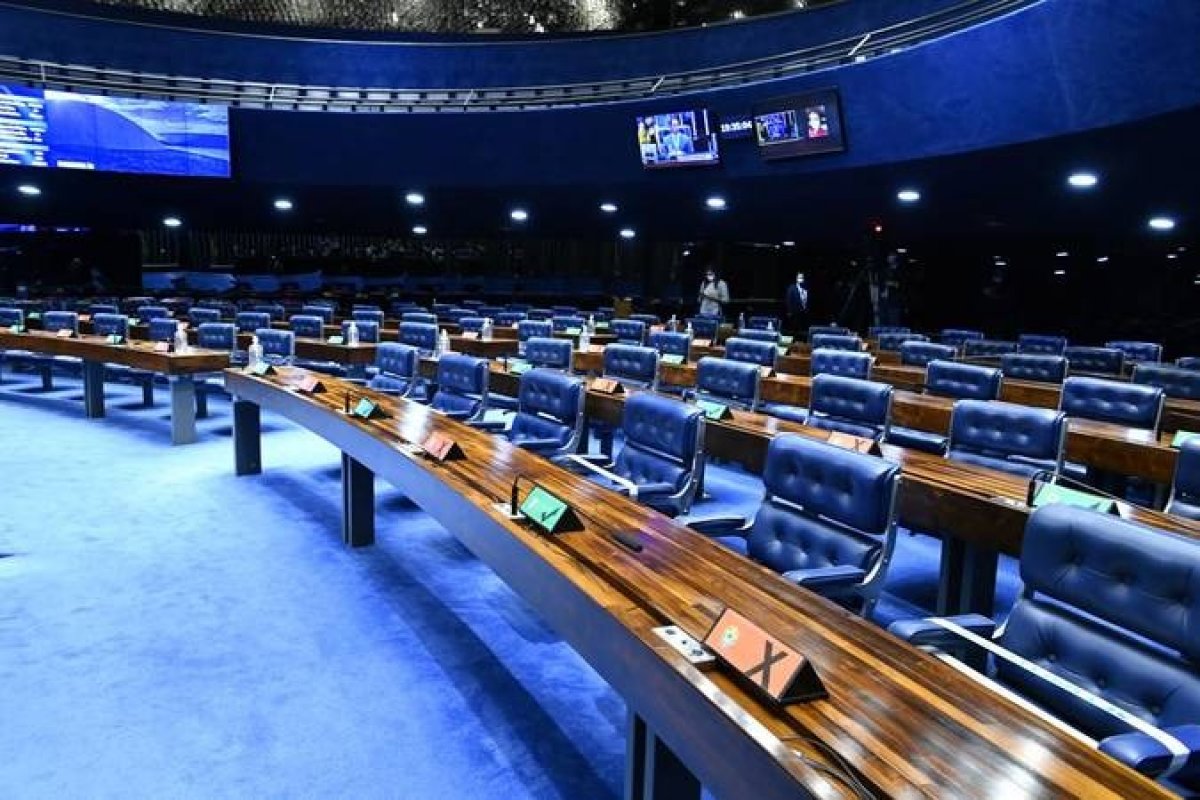 Senadores eleitos que foram nomeados ministros não perdem o cargo