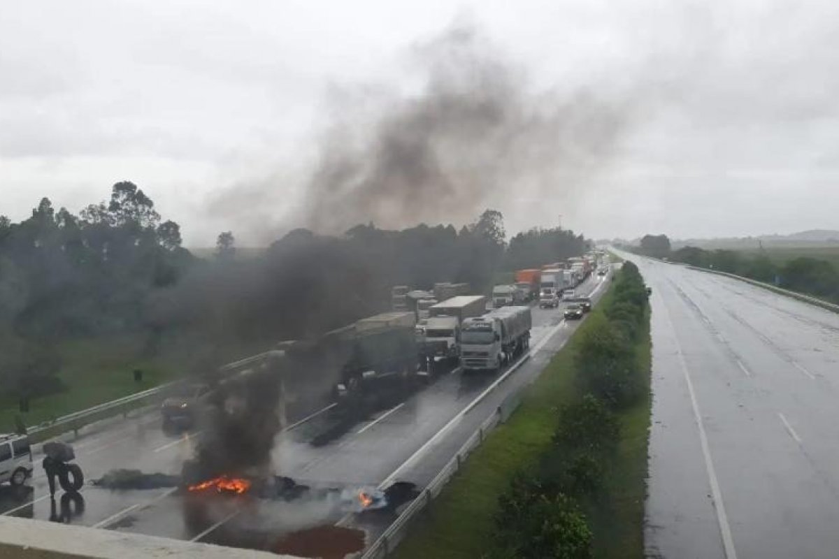 Aras pede ao STF dados de organizadores de bloqueios em estradas