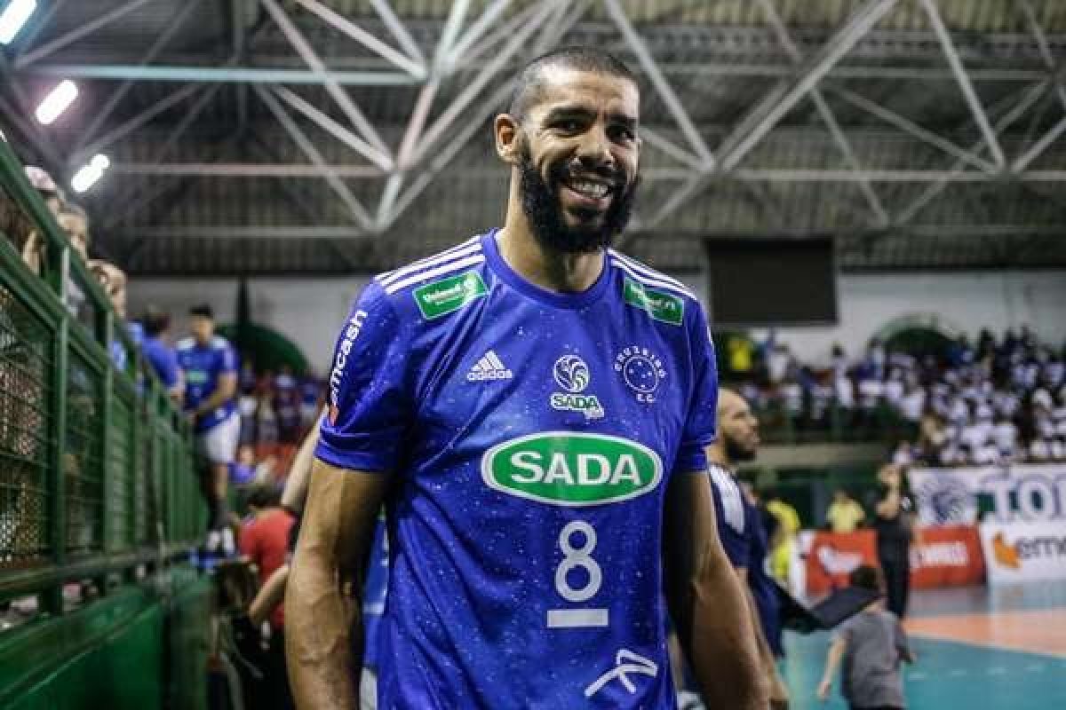 Sada Cruzeiro afasta Wallace após o jogador incitar dar um tiro em Lula