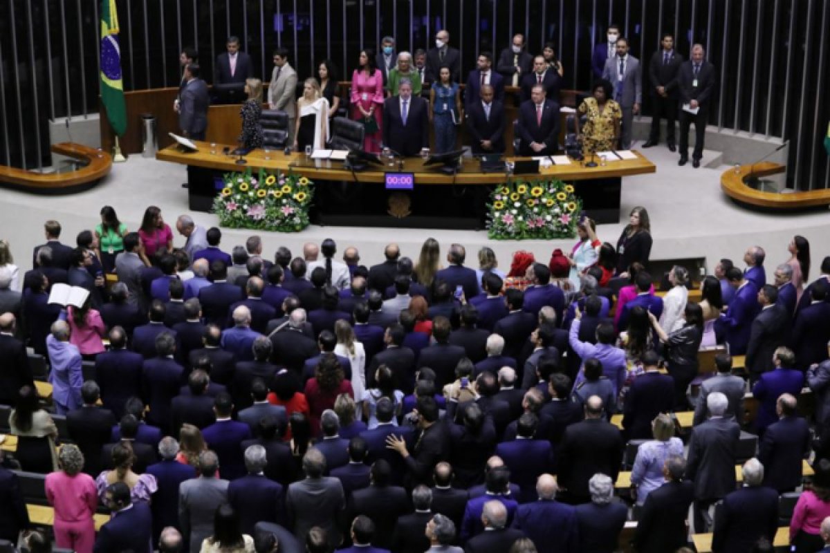 Deputados eleitos em 2022 assumem mandatos para 57ª legislatura