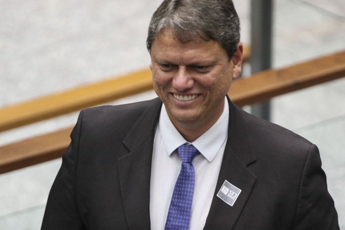 "Agora eu e o presidente Lula somos sócios", afirma Tarcísio de Freitas