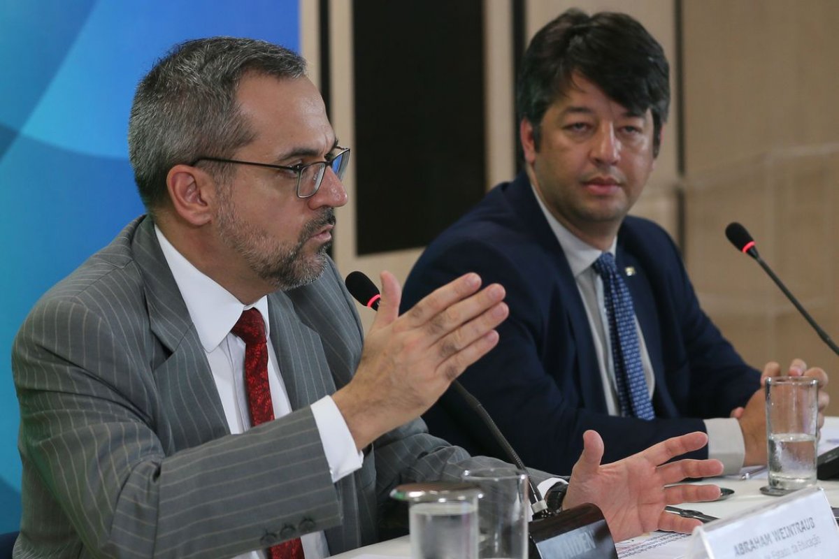 Novo exame para médico formado no exterior será aplicado no computador