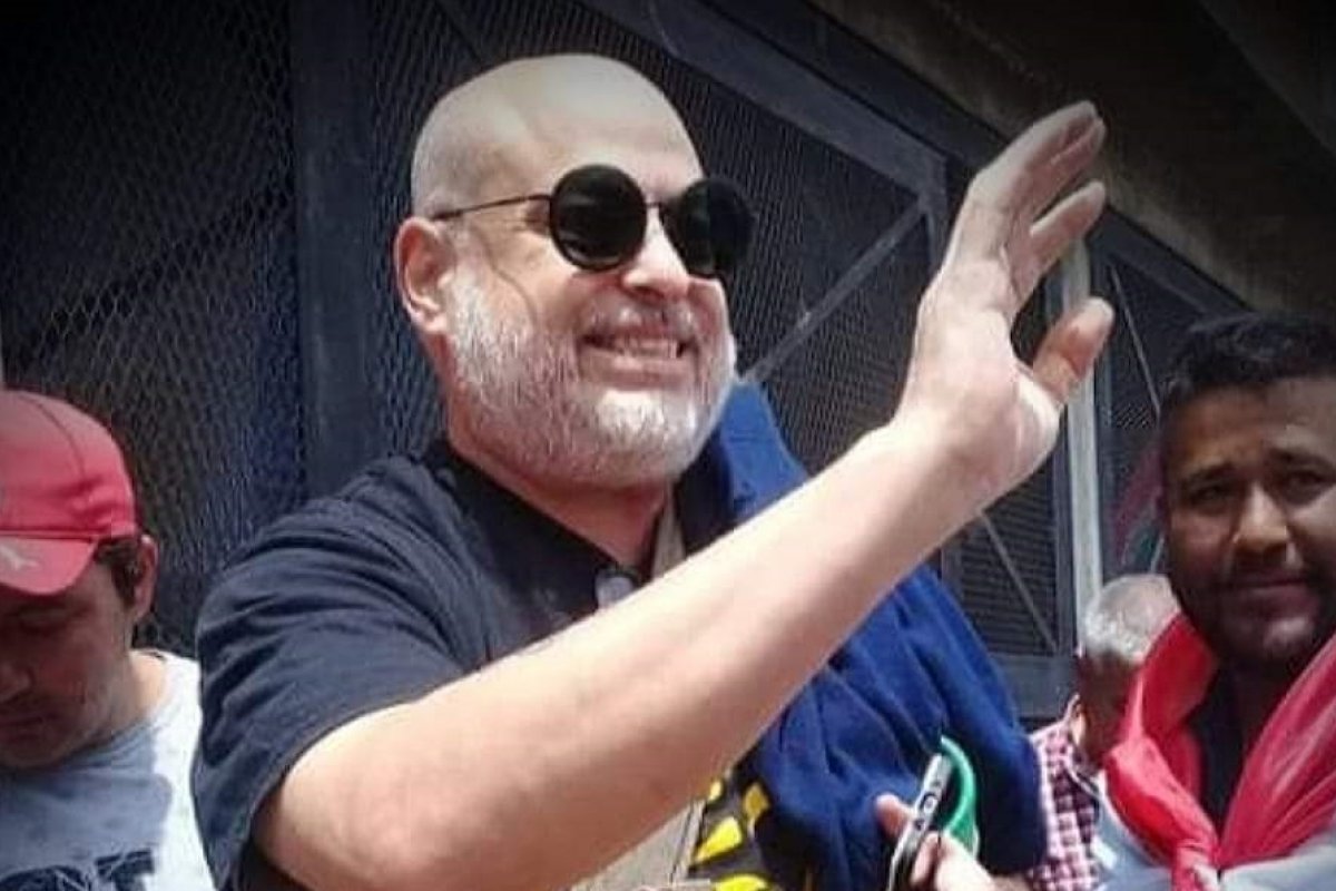 Senador Paraguaio é cassado após defender morte de '100 mil brasileiros'