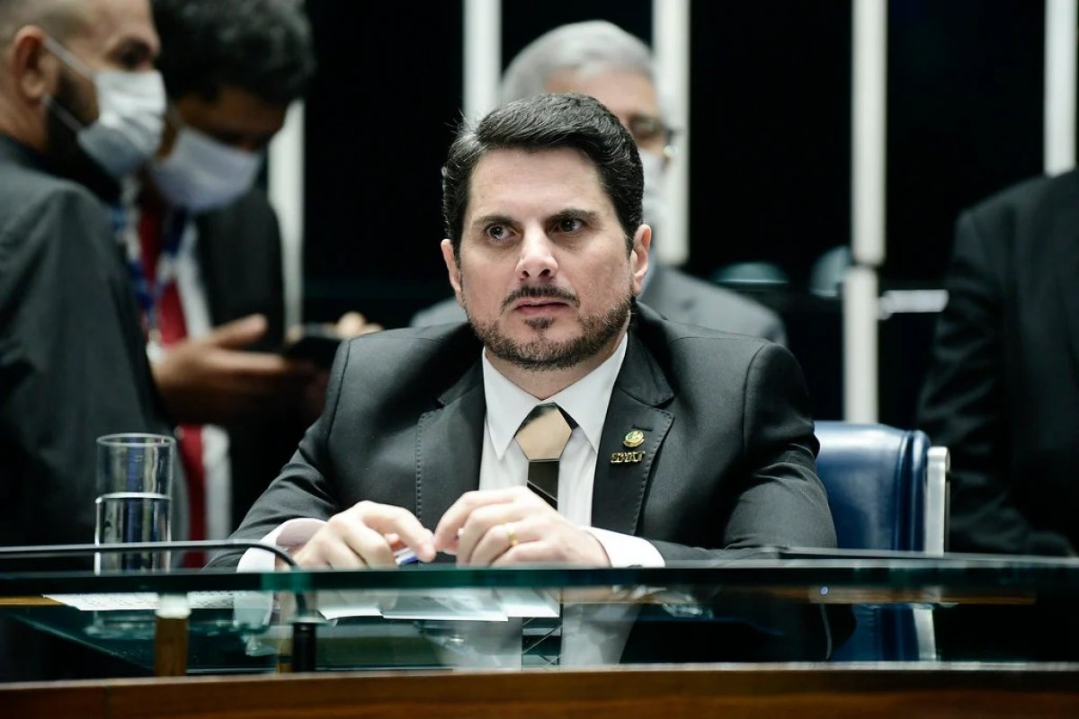 PF vai intimar Marcos do Val a depor sobre suposta coação por golpe