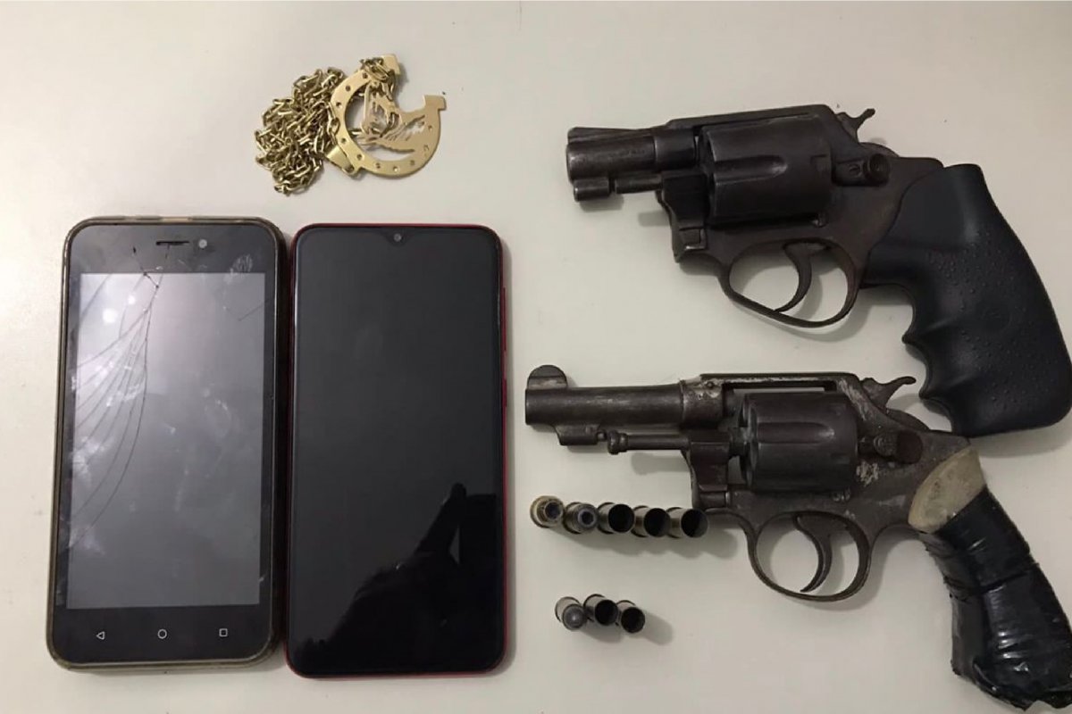 Polícia Militar apreende armas e recupera veículo em Santo Antônio de Jesus (BA)