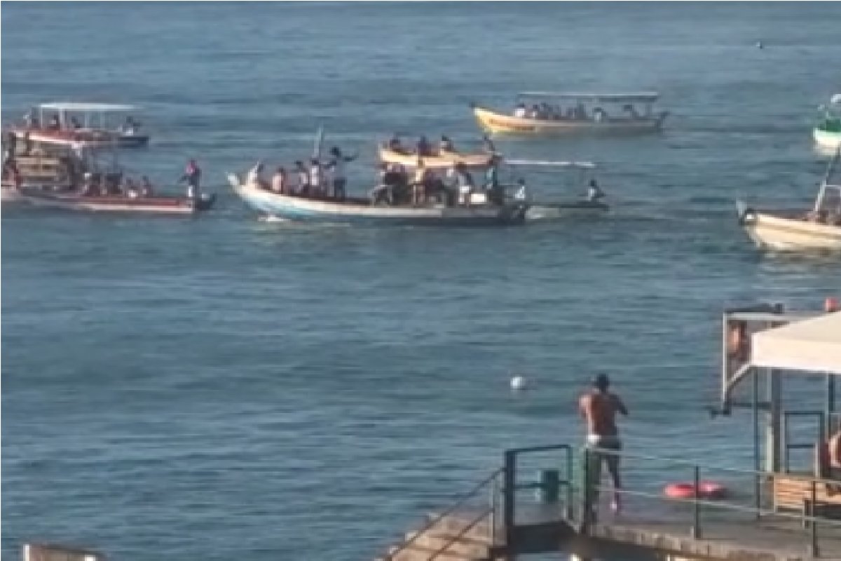 Vídeo: barcos da Comunidade da Gamboa levam oferendas para comemorar o Dia de Iemanjá