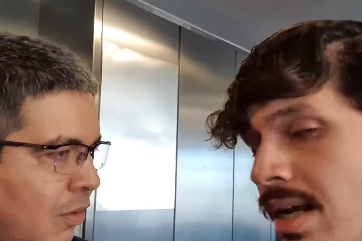Vídeo: Randolfe toma celular da mão de youtuber em confusão no Senado