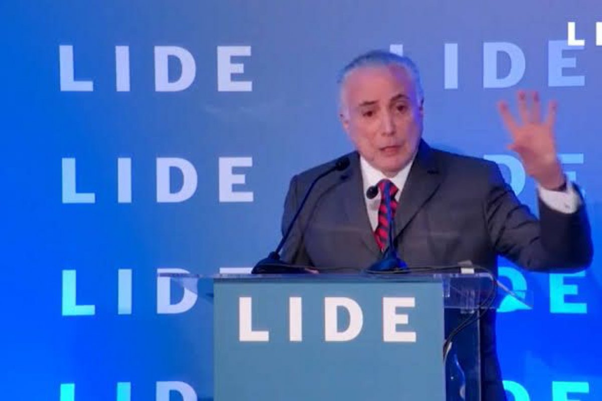 Michel Temer defende a redução de partidos no Brasil para evitar a ocorrência do impeachment