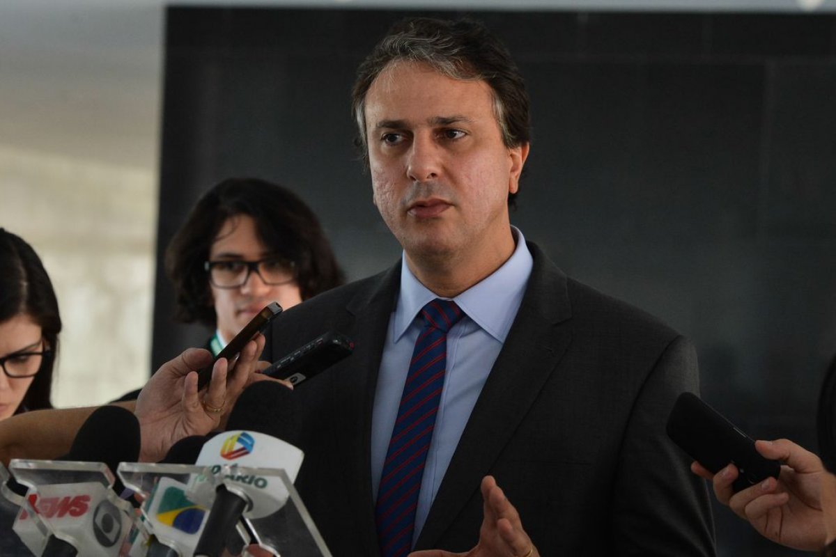 Lula deve fazer anúncios de obras e reajustes para o Ministério da Educação, diz Camilo Santana