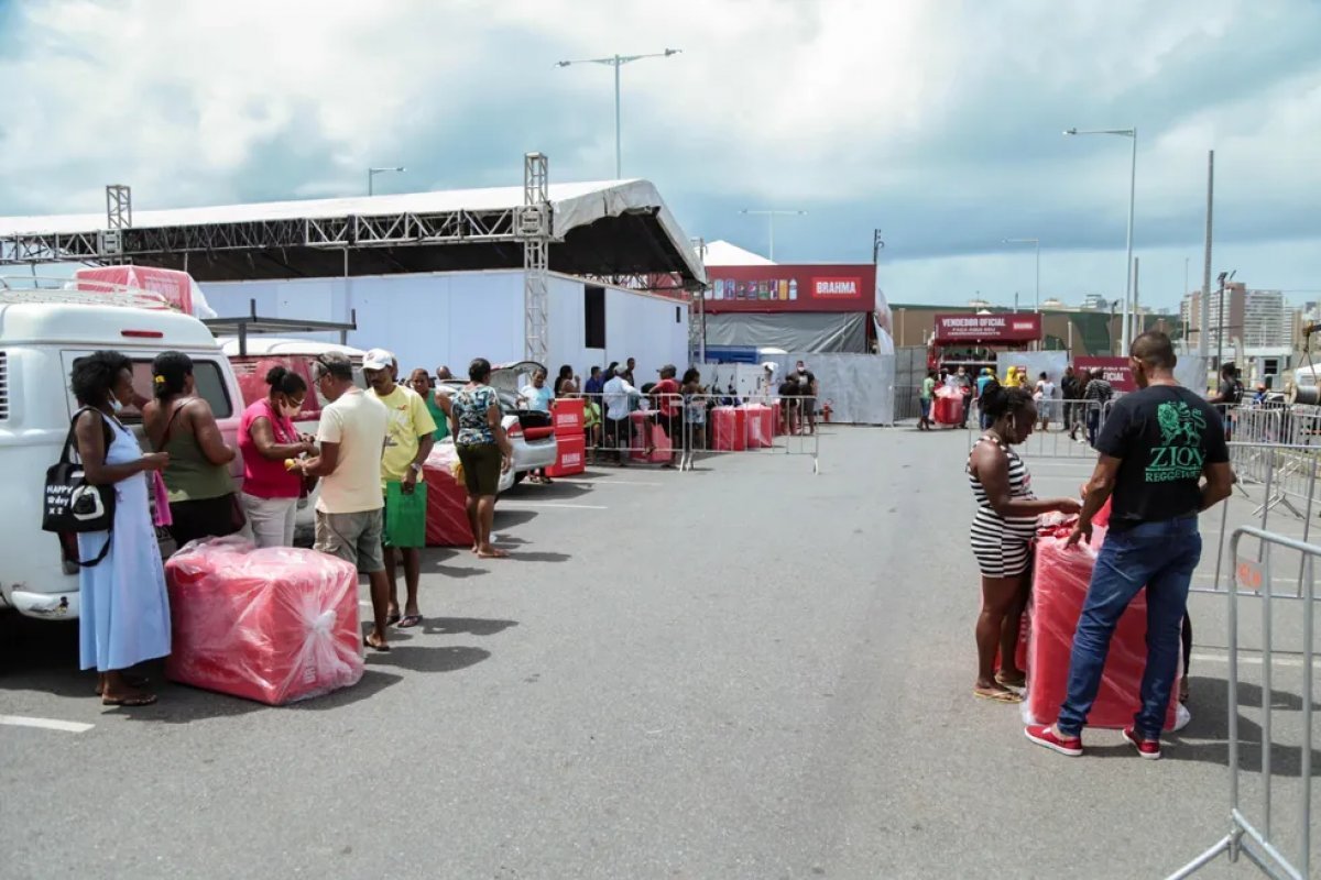Semop realiza credenciamento para ambulantes que vão atuar na Lavagem de Itapuã, Furdunço e Fuzuê