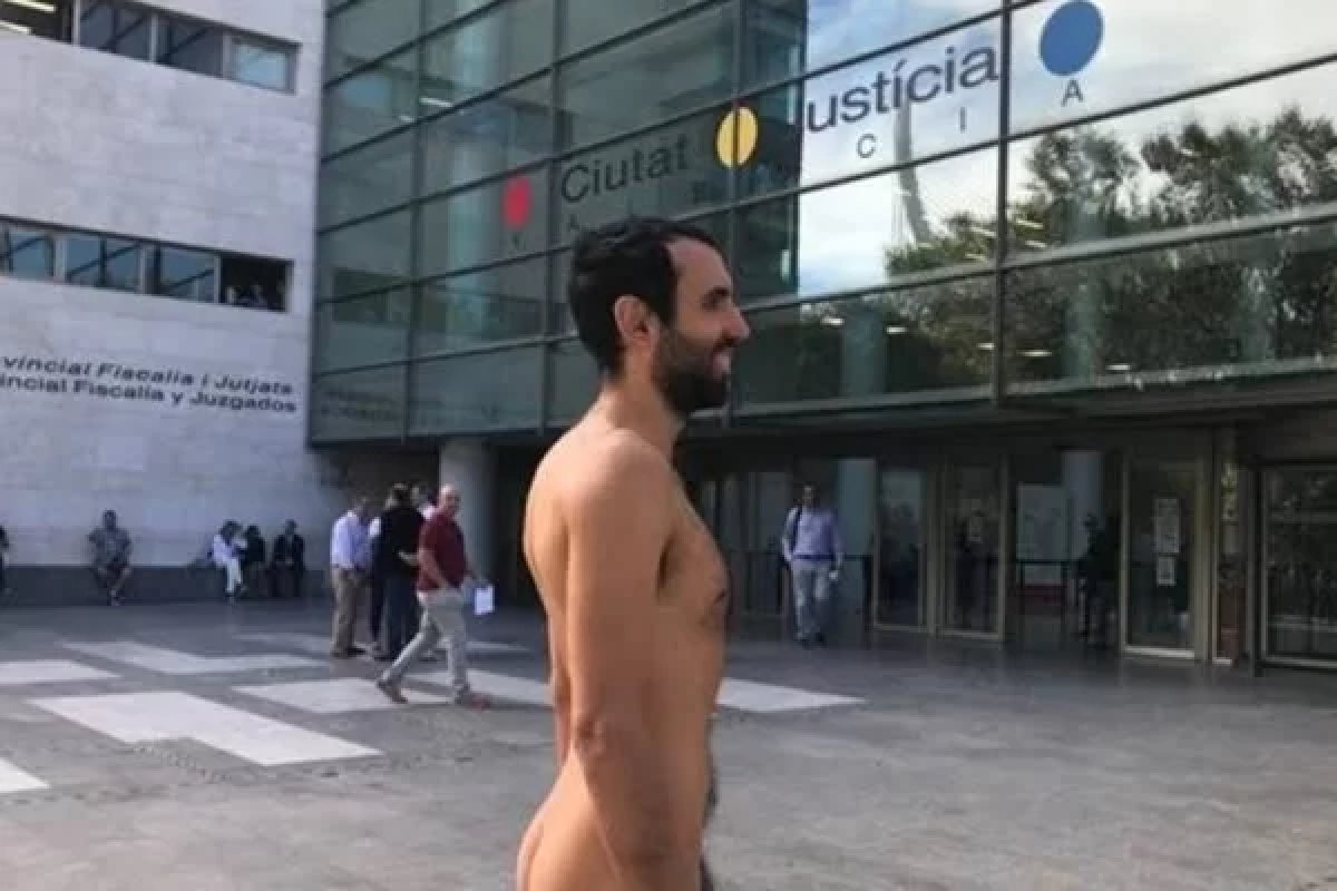 Justiça da Espanha decide que homem tem direito de andar pelado pelas ruas