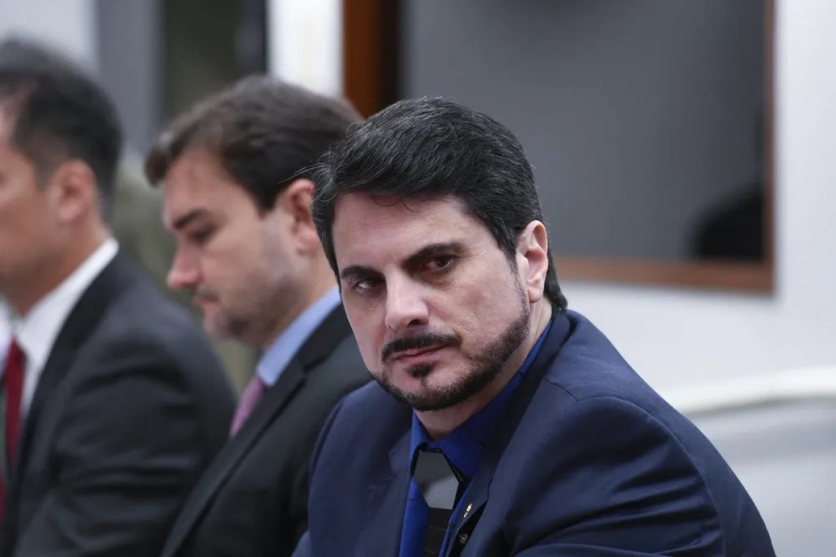 Alexandre de Moares pede apuração sobre as versões do depoimento do senador Marcos do Val