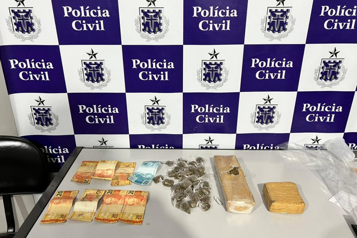 Mulher é presa em flagrante após esconder drogas em registro de água