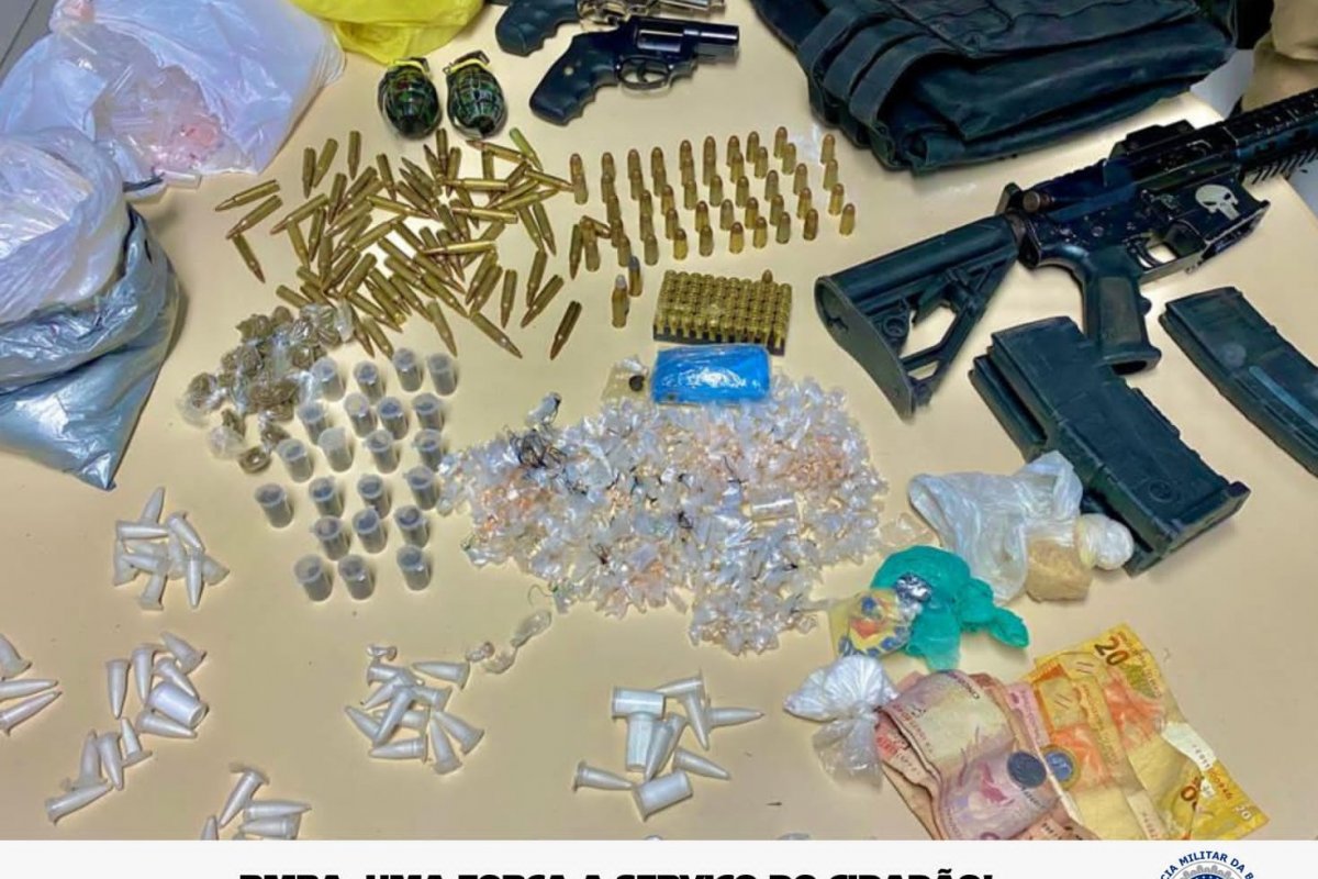 Polícia apreende fuzis, revólveres e granadas em Feira de Santana