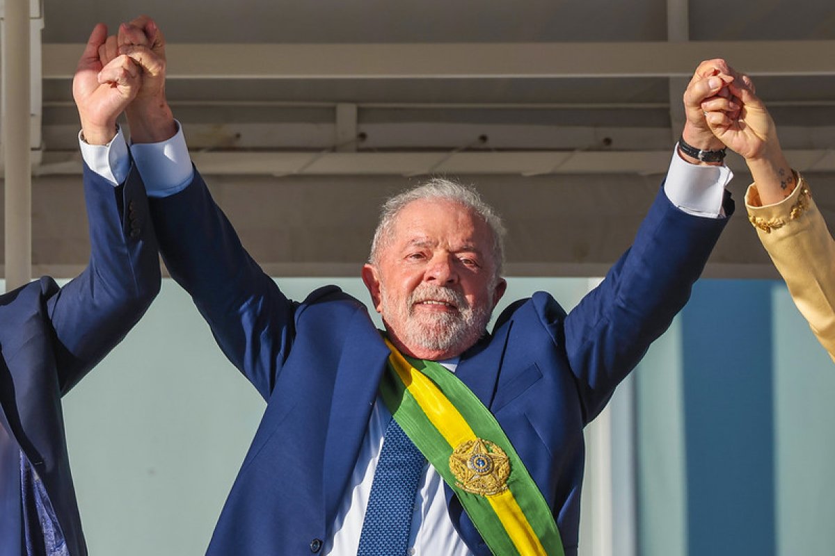 Lula completa um mês de governo mais à esquerda do que no primeiro mandato