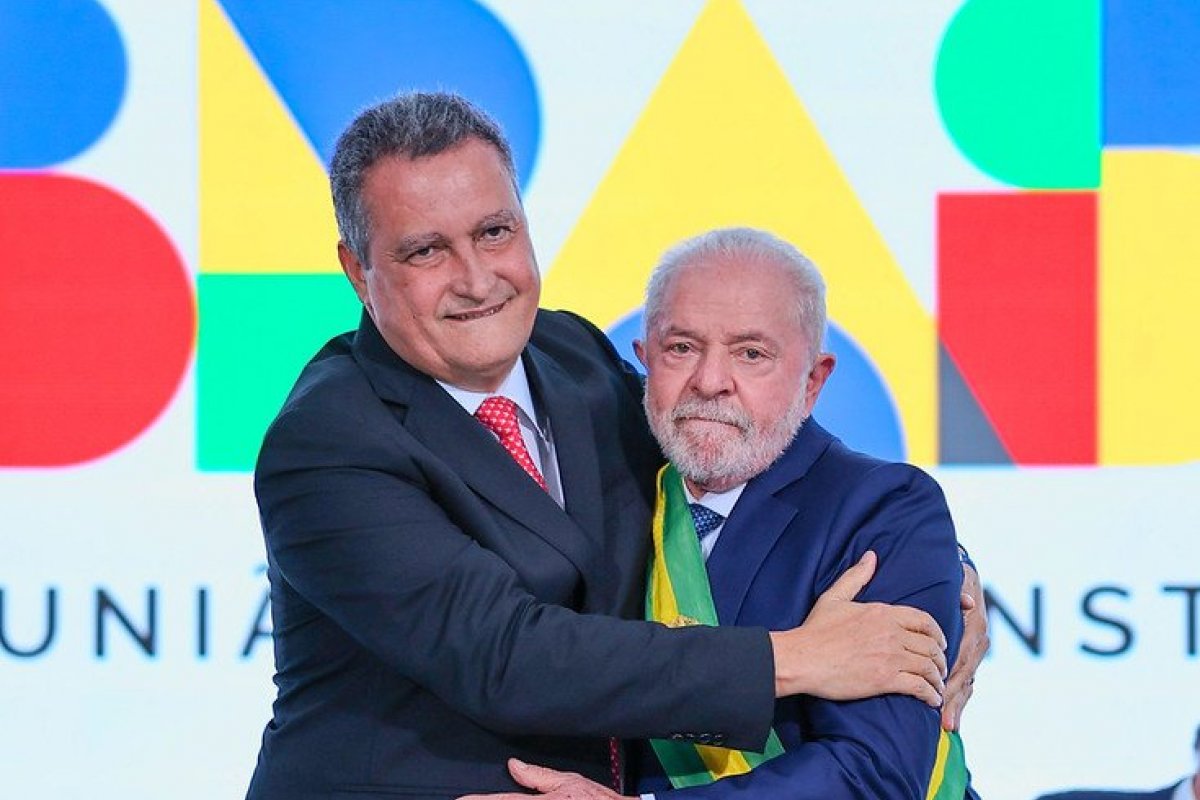 Lula faz primeira viagem para entrega de obras na segunda-feira (6)