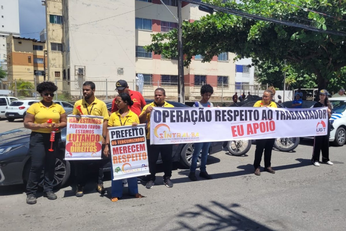 Trabalhadores da Limpeza Urbana de Salvador protestam por aumento salarial