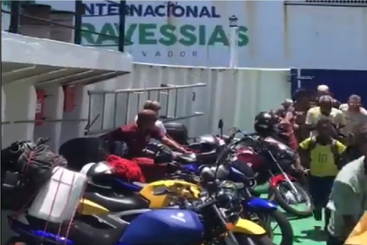 Vídeo: ferries se chocam na Baía de Todos os Santos