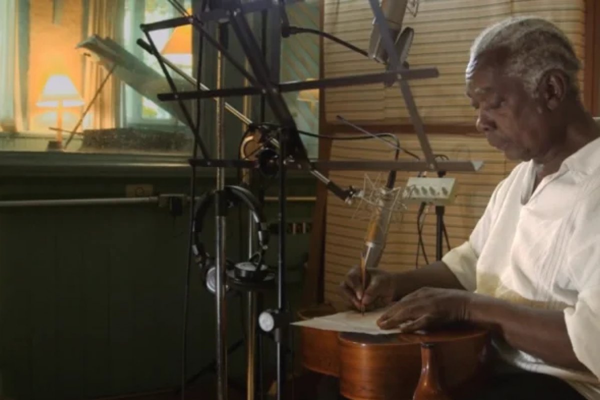 Filme sobre Mateus Aleluia será exibido gratuitamente na Sala de Cinema Walter da Silveira