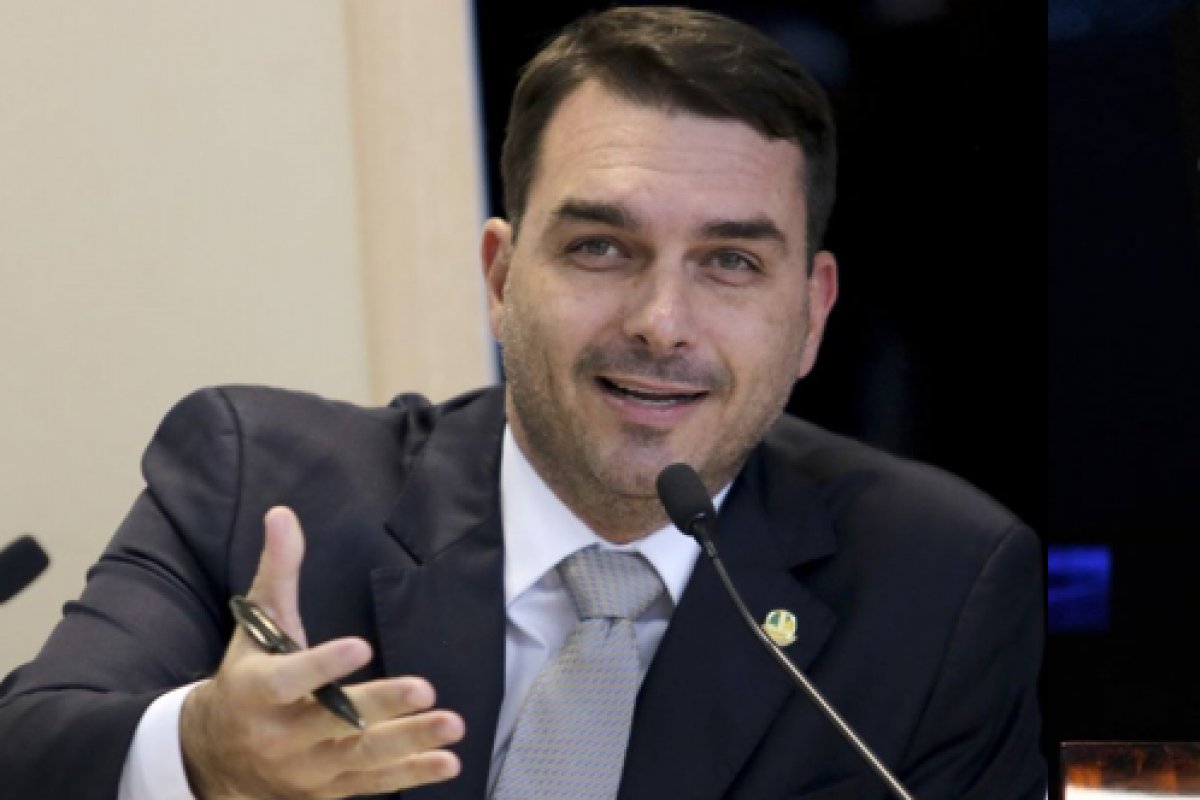 Randolfe Rodrigues é denunciado por 'tomar celular de youtuber'