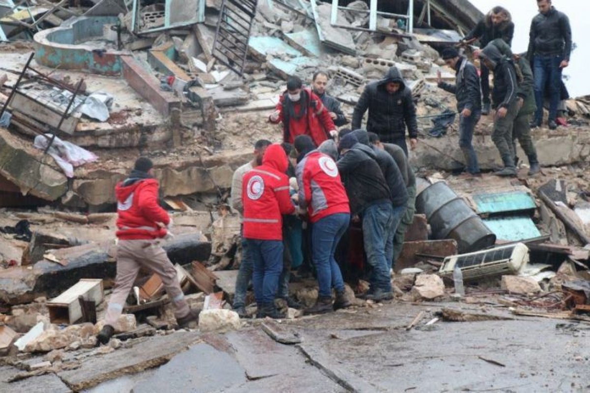 Número de mortos no terremoto na Turquia e Síria chega a 4.800