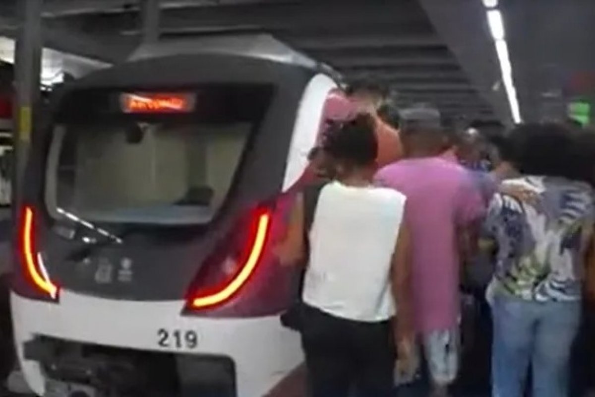 Linha 2 do metrô apresenta lentidão após novo furto de cabos do sistema