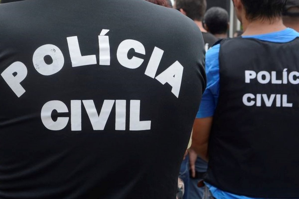 Mulher é presa em flagrante após agredir filha com panelada na cabeça