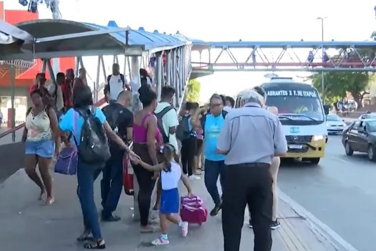 Rodoviários fazem paralisação em Lauro de Freitas por falta de repasse da PEC das empresas