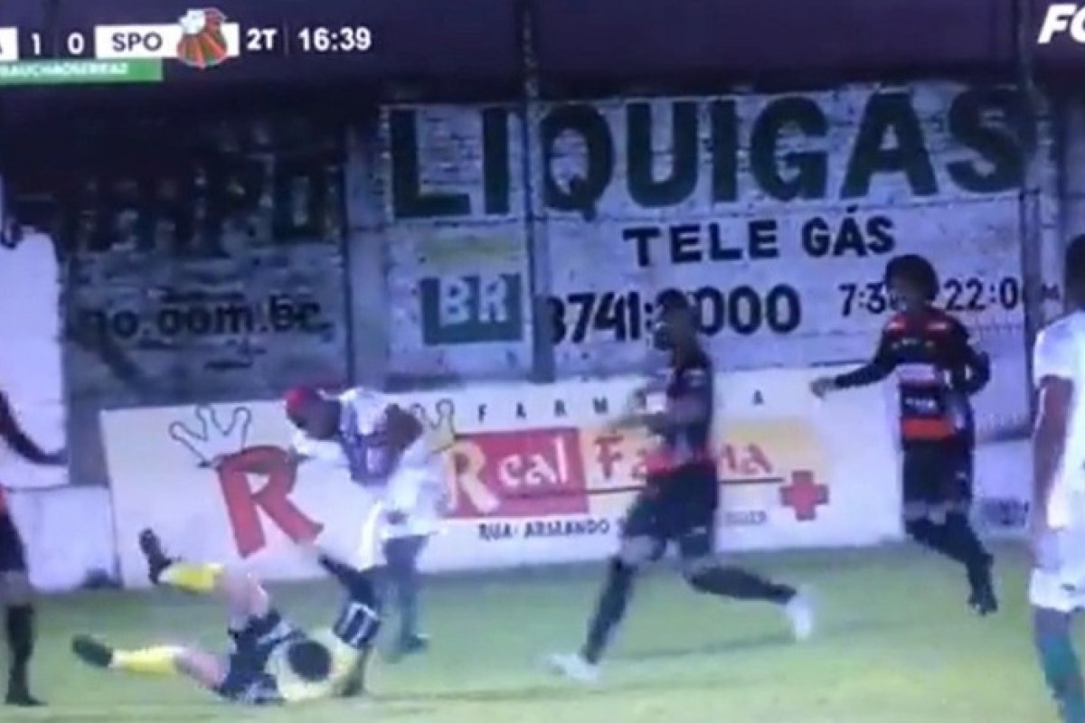 Jogador de futebol que chutou árbitro na cabeça é condenado a quase 3 anos por tentativa de homicídio