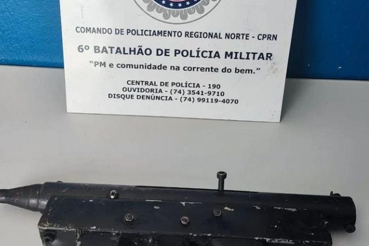 PMs apreendem submetralhadora em Cansanção, na Bahia