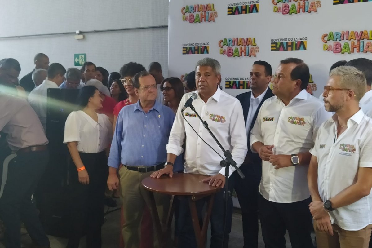 "Não é responsabilidade nossa", diz Jerônimo Rodrigues sobre dificuldades dos ambulantes para cadastramento no Carnaval