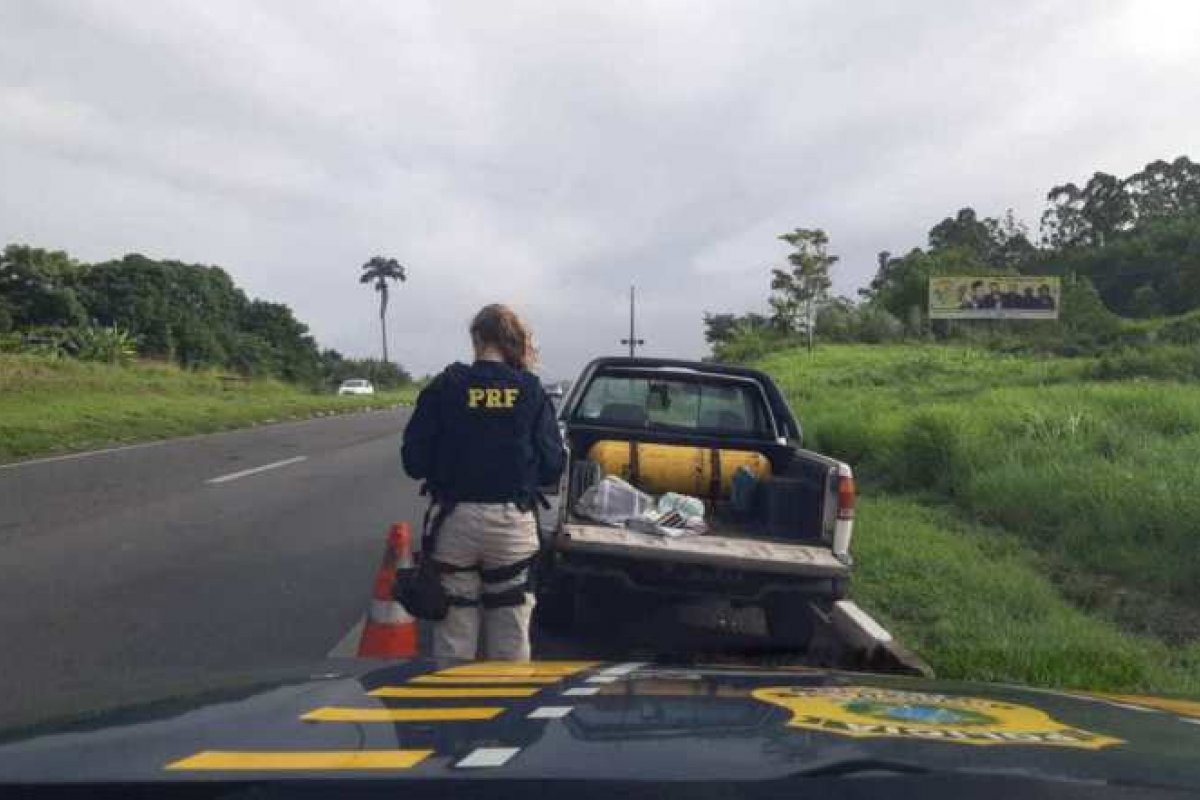 Caminhonete furtada em bairro de Salvador é recuperada em Simões Filho, na Região Metropolitana