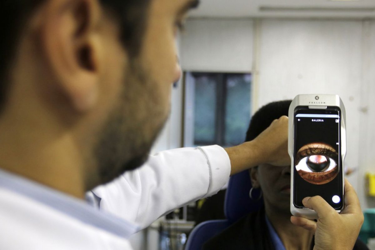 Oftalmologistas promovem campanha sobre importância do cuidado com os olhos durante a prática de esportes