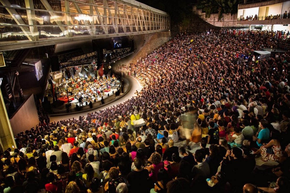 OSBA homenageia Gal Costa no Baile Concerto “Balancê - O Carnaval de Gal” no TCA