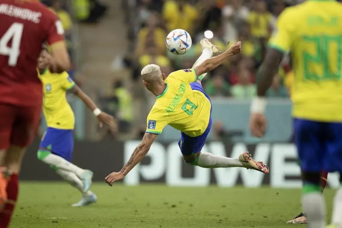 Copa do Catar 2022: golaço de Richarlison é finalista do Prêmio Puskás