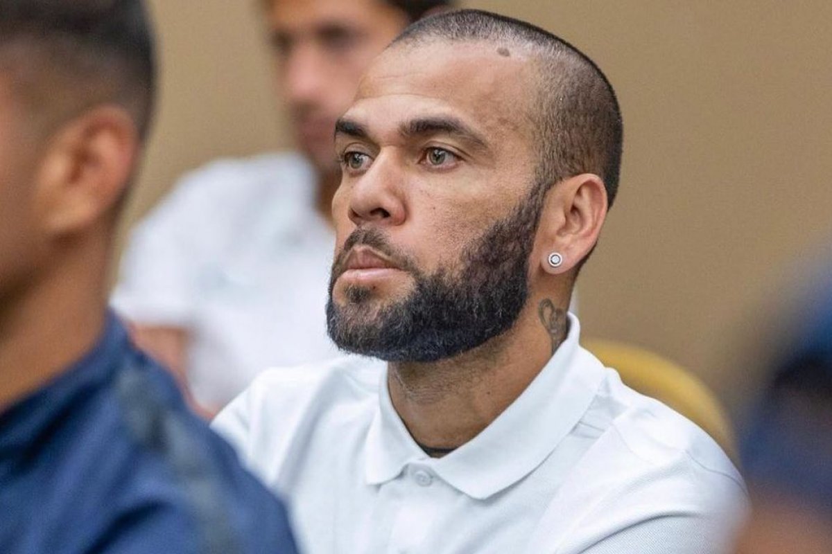 Restos de DNA encontrados na vítima são de Daniel Alves, diz jornal