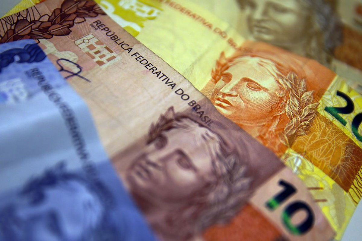 Investimentos dos brasileiros somam R$ 5 trilhões em 2022, aponta Anbima