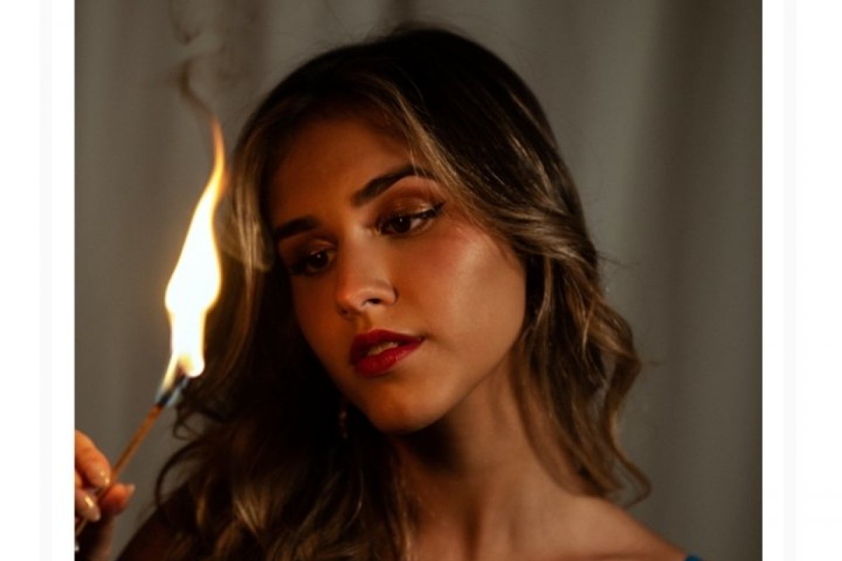 Cantora americana Julia Wheaton, aposta do Lelo do Skank, lança Fala Pra Mim!