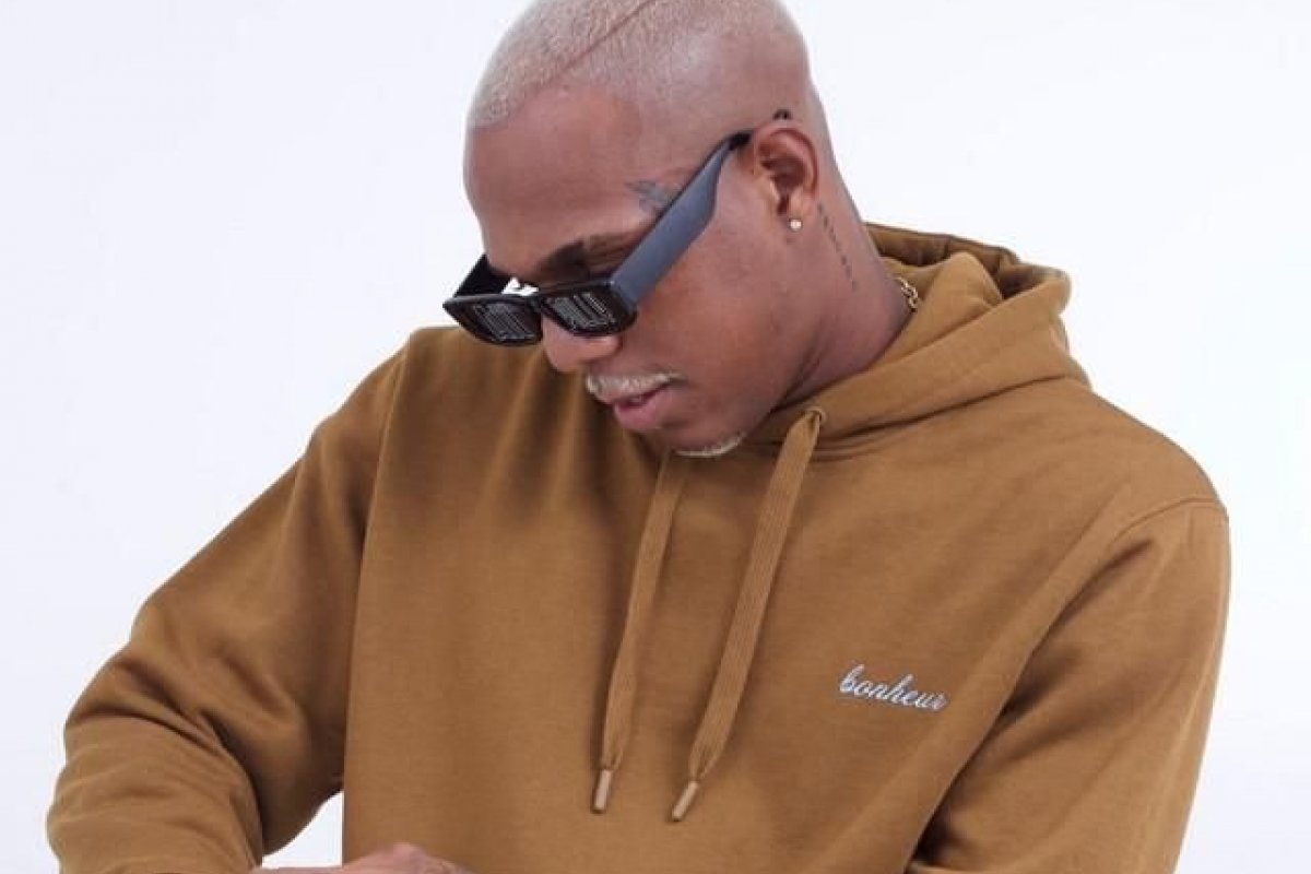 Anitta convida Oh Polêmico para participação em seu bloco em Salvador!