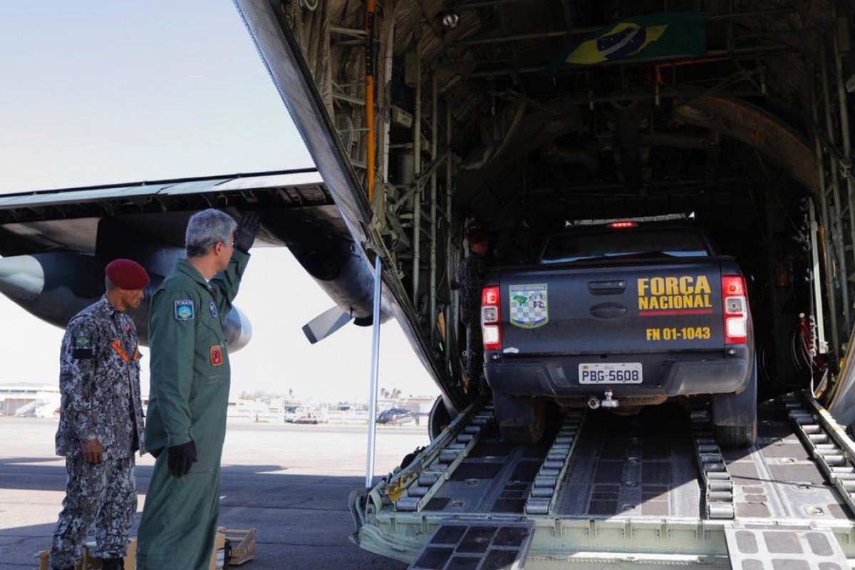Avião da FAB retorna com brasileiros afetados pelo terremoto na Turquia