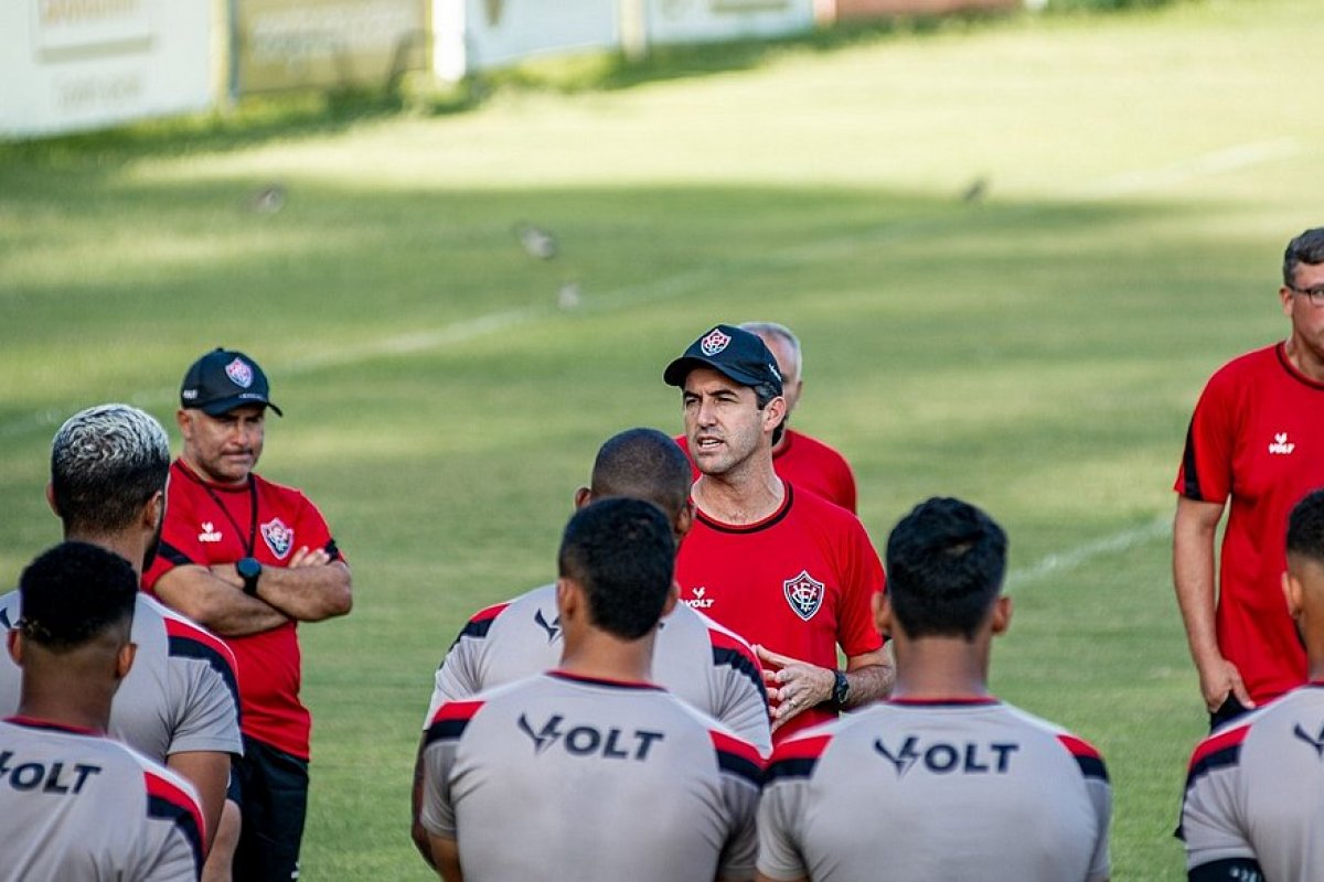 Sob o comando de novo treinador, Vitória enfrenta a Jacuipense neste domingo (12) pelo Campeonato Baiano