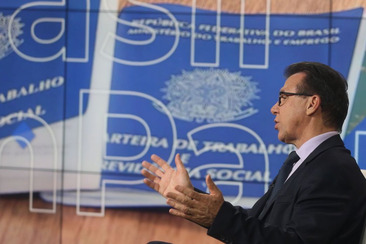 Salário mínimo deve ter novo reajuste no dia 1º maio