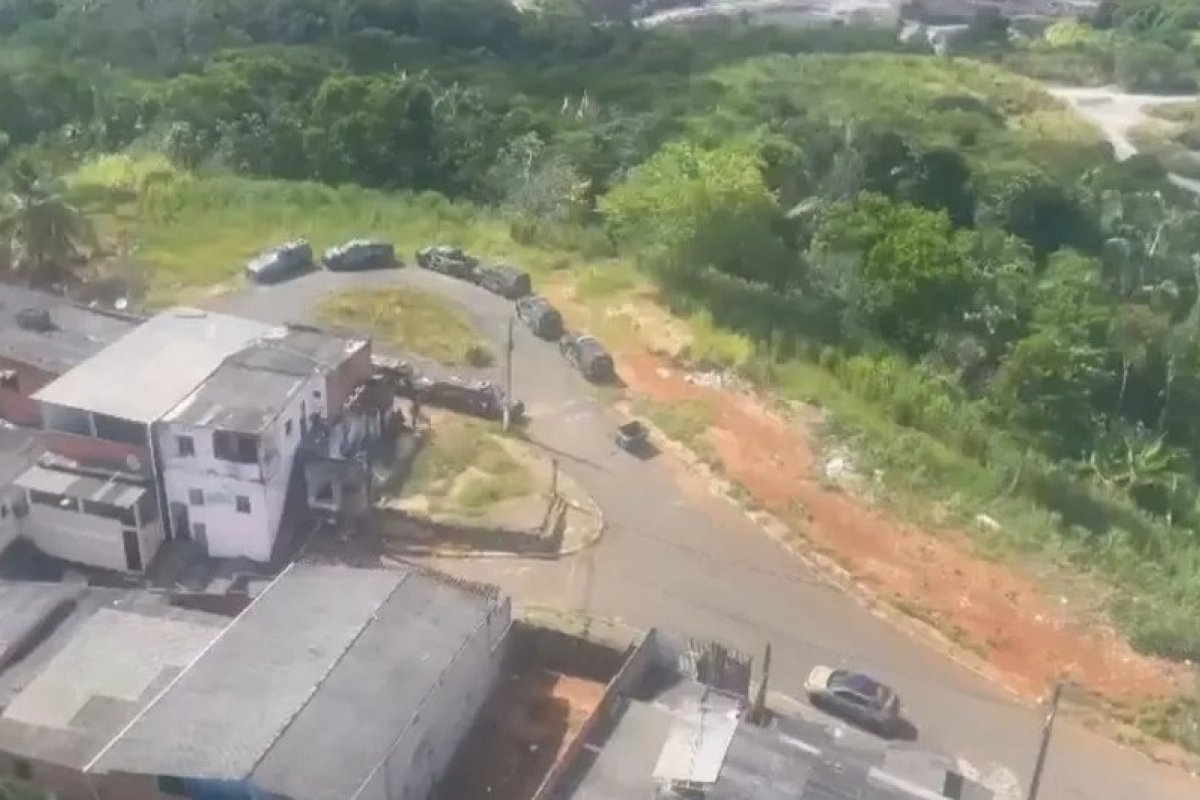 Ônibus seguem sem entrar na Palestina, em Salvador, nesta segunda-feira (13)