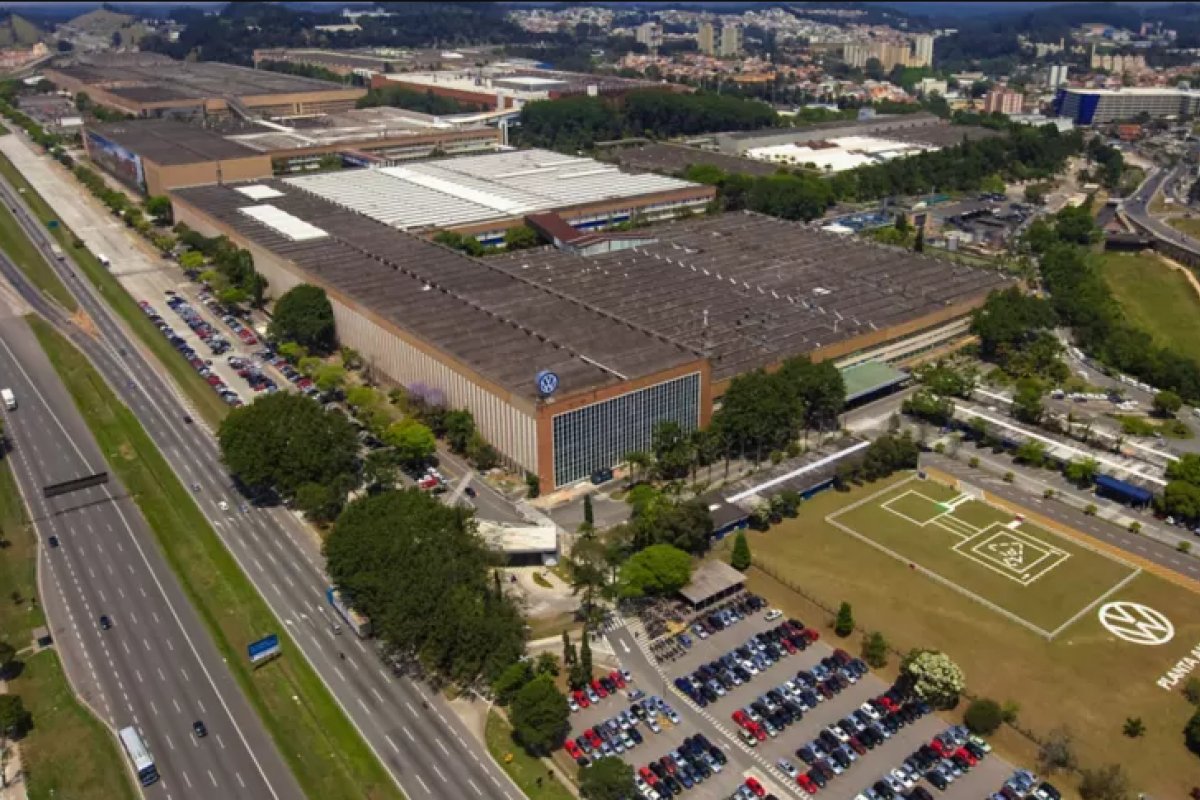 Volkswagen dá férias coletivas e suspende produção em três unidades do Brasil
