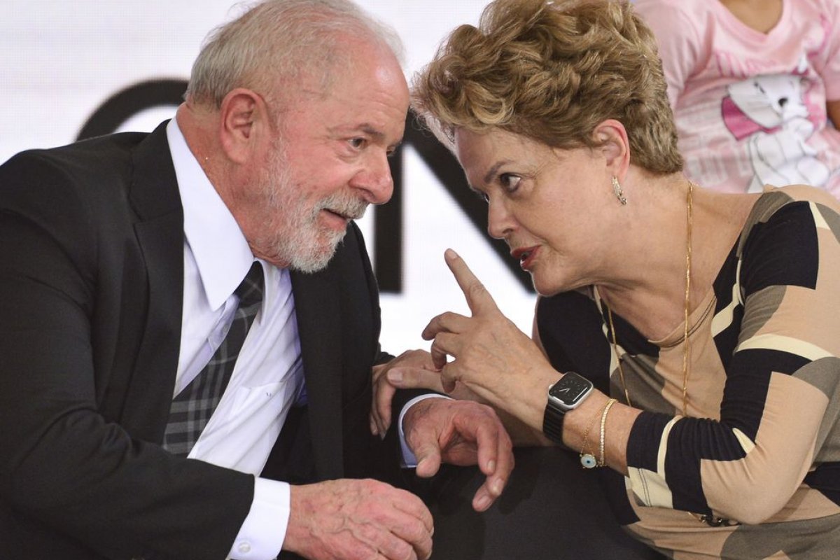 Dilma pode receber quase R$300 mil se assumir a presidência do Banco do Brics