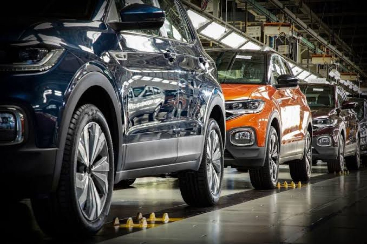 Volkswagen volta a suspender produção por falta de peças em SP e PR