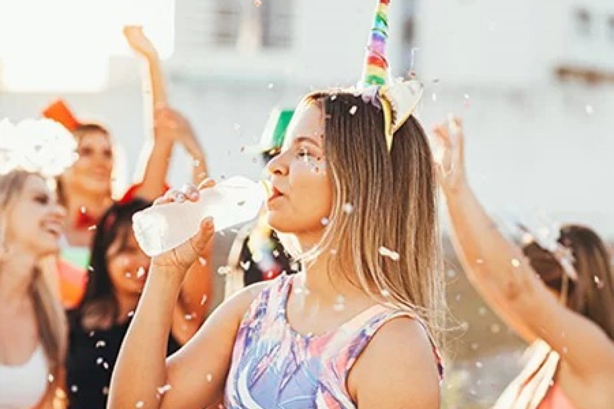 Carnaval 2023: veja dicas de alimentos para curtir a folia de forma saudável 