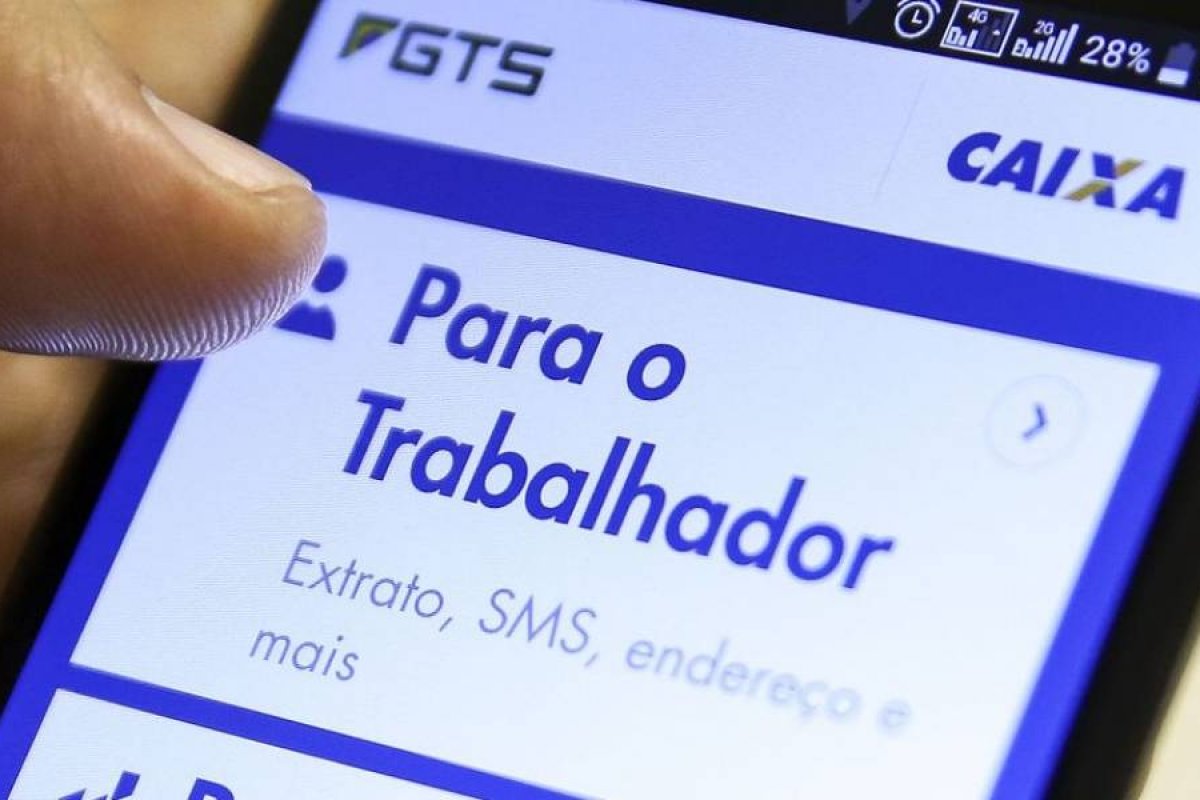 Retiradas de até R$ 500 de contas do FGTS é realizada pela Caixa