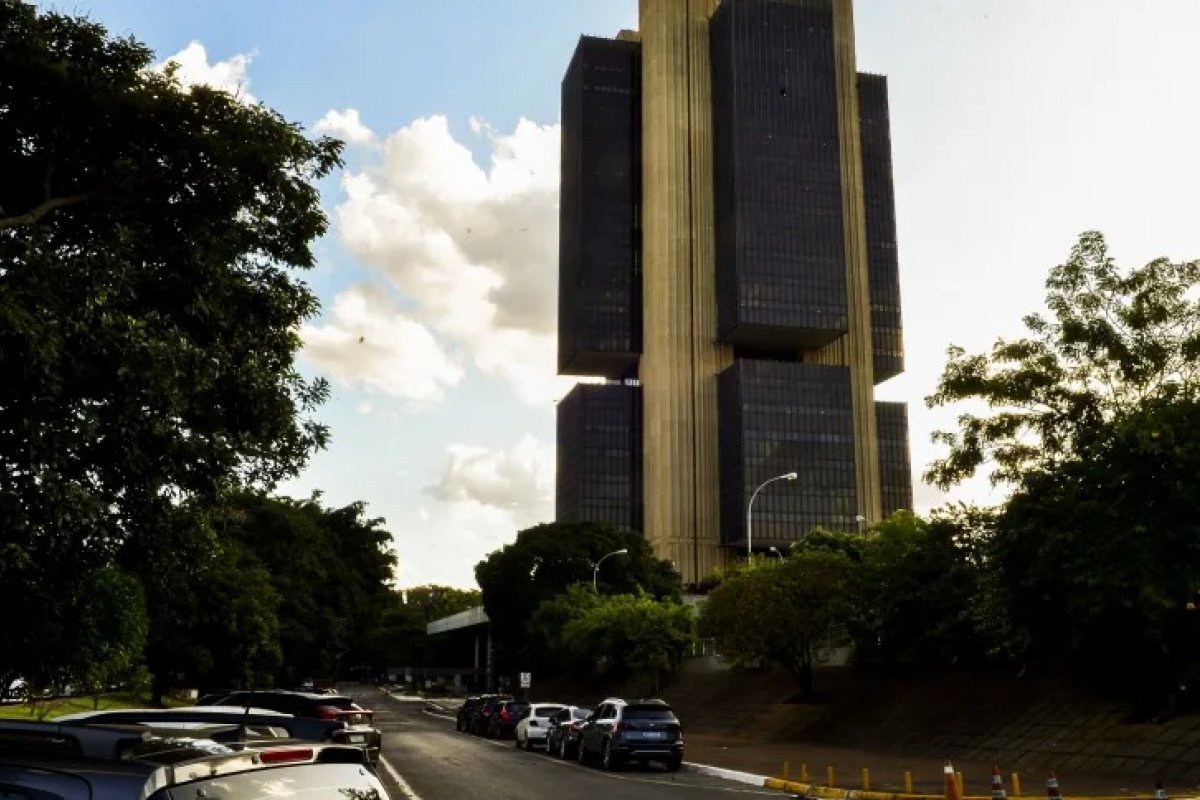 Economistas publicam manifesto para endossar críticas de Lula a juros altos