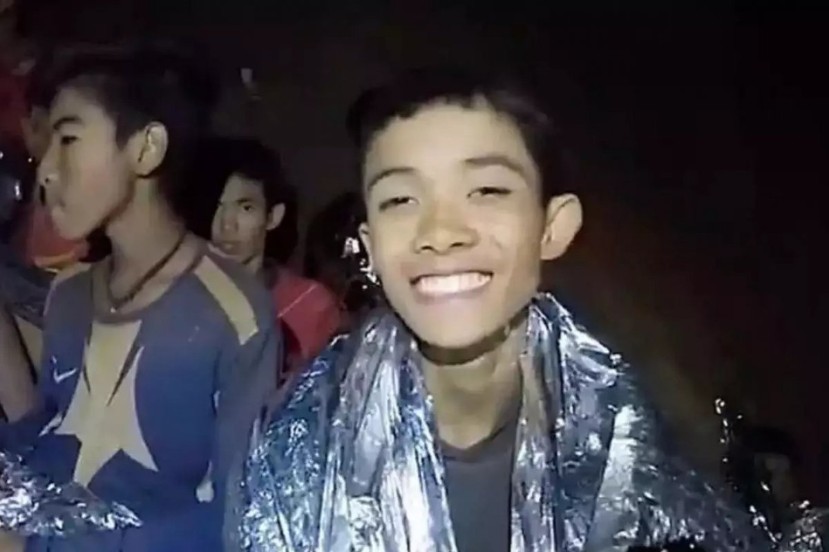 Morre menino resgatado de caverna inundada na Tailândia em 2018